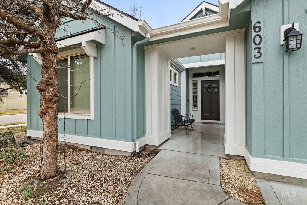 Photo of 603 W Laughton Dr, Meridian, ID 83646 (MLS # 98977162)