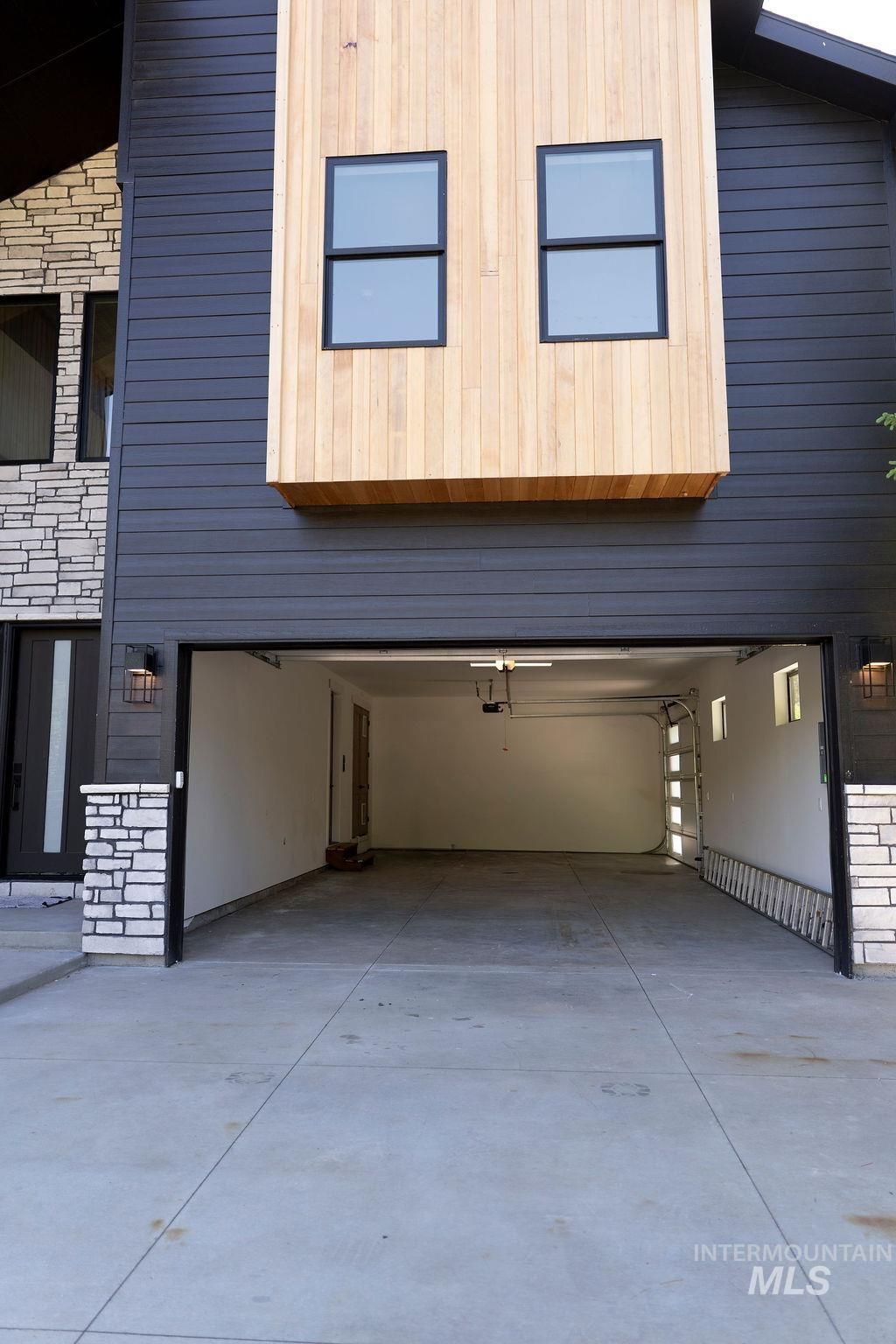 Photo of 13120 Crane Shore Dr, Donnelly, ID 83615 (MLS # 98993488)