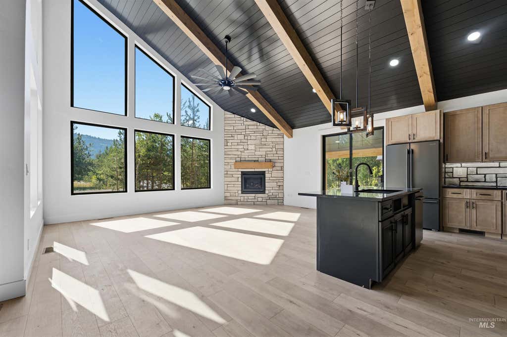 Photo of 13120 Crane Shore Dr, Donnelly, ID 83615 (MLS # 98993488)
