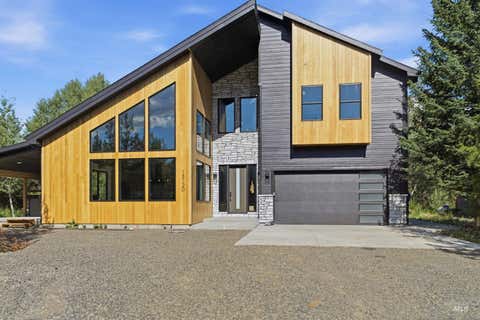 Photo of 13120 Crane Shore Dr, Donnelly, ID 83615 (MLS # 98993488)
