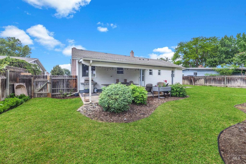 Photo of 3509 8th Street C, Lewiston, ID 83501 (MLS # 98972857)