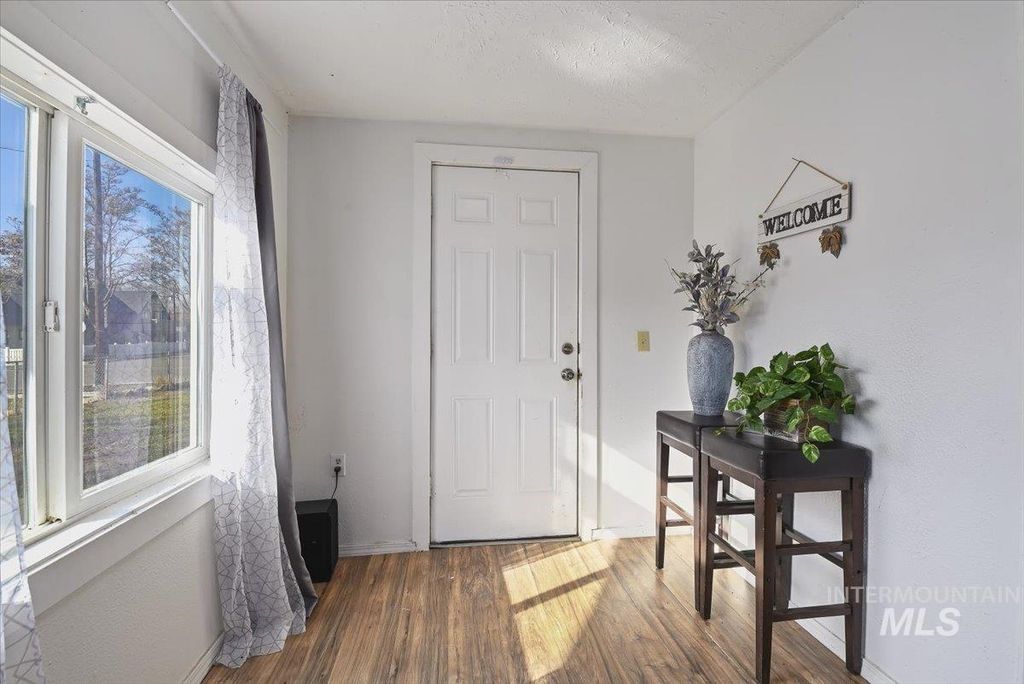 Photo of 504 14th Ave N Ave, Nampa, ID 83687 (MLS # 98973810)