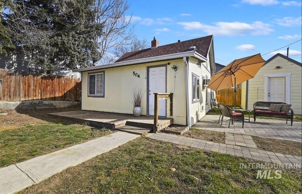 Photo of 504 14th Ave N Ave, Nampa, ID 83687 (MLS # 98973810)