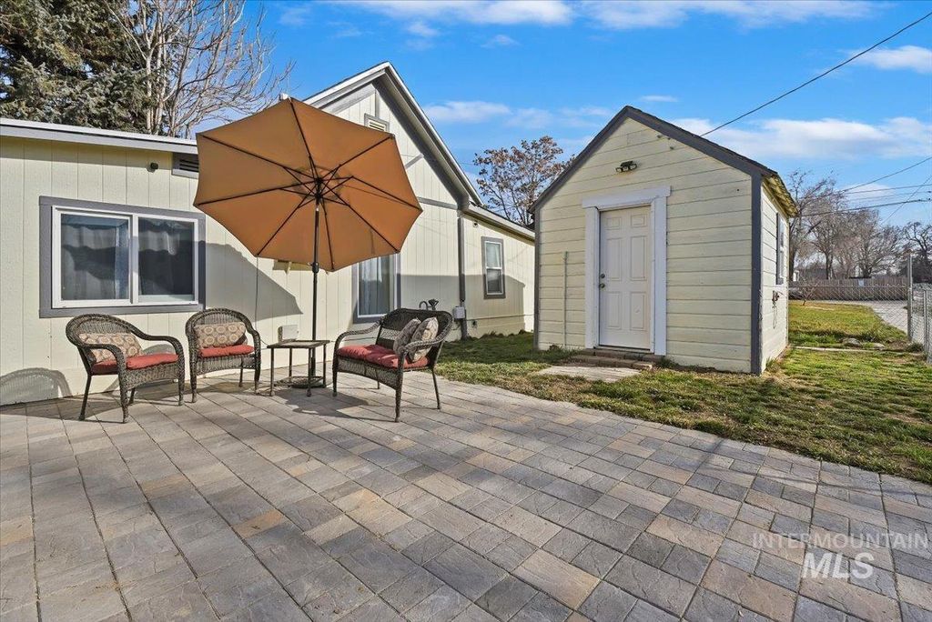 Photo of 504 14th Ave N Ave, Nampa, ID 83687 (MLS # 98973810)