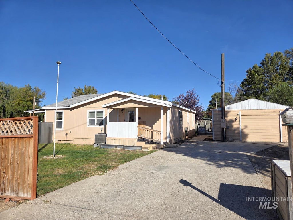 Photo of 4412 Diane St, Nampa, ID 83686 (MLS # 99003077)