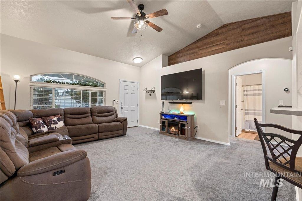 Photo of 14413 Gresham Dr, Caldwell, ID 83607 (MLS # 98974642)