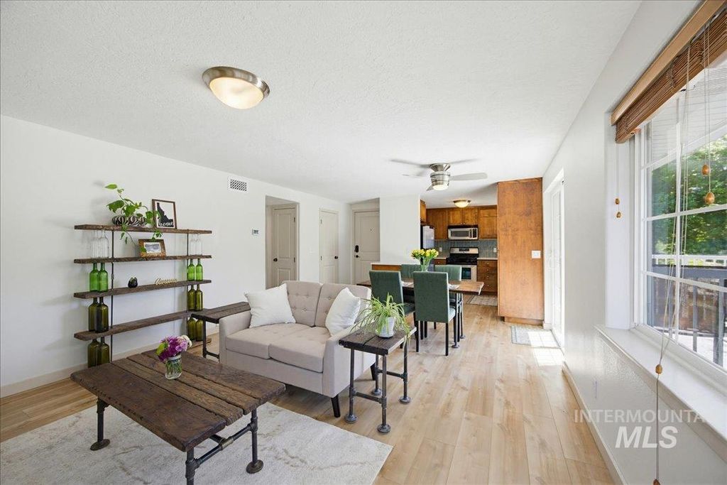 Photo of 423 W Village Lane, Boise, ID 83702 (MLS # 98986550)