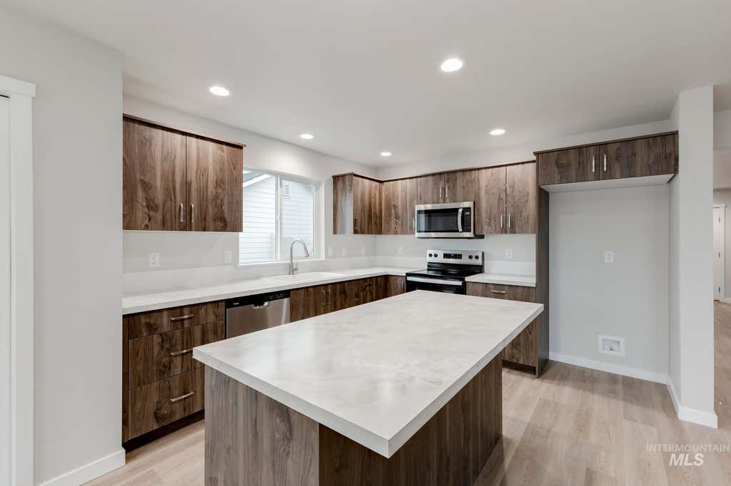 Photo of 14068 Shiny Spruce St, Caldwell, ID 83607 (MLS # 98998505)