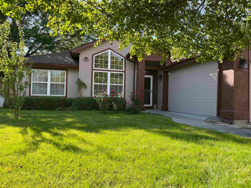 Photo of 1785 Knight Court, Mountain Home, ID 83647 (MLS # 98962283)