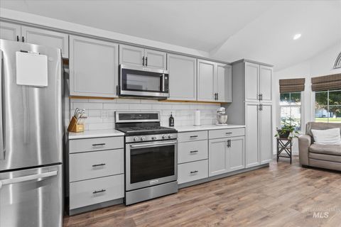 2418 N Valmet Ave Meridian ID 83646