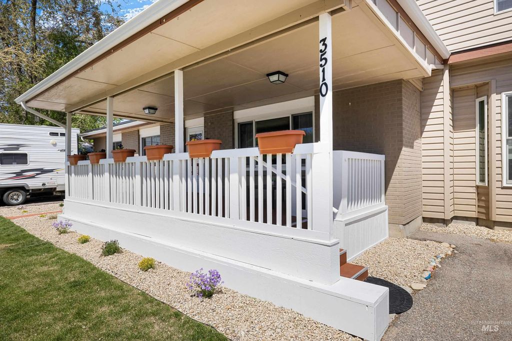 Photo of 3510 Lassen St, Boise, ID 83703 (MLS # 98976116)