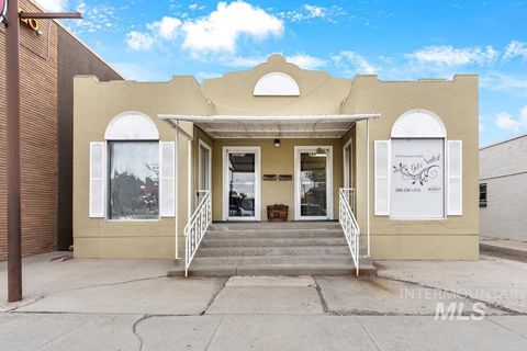 Photo of 163 SW 1st Street, Ontario, OR 97914 (MLS # 98907764)