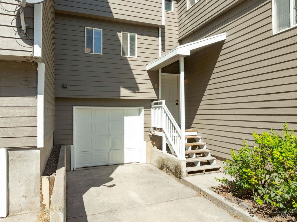 Photo of 562 Deer Meadow Ct #2, Moscow, ID 83843 (MLS # 98959690)