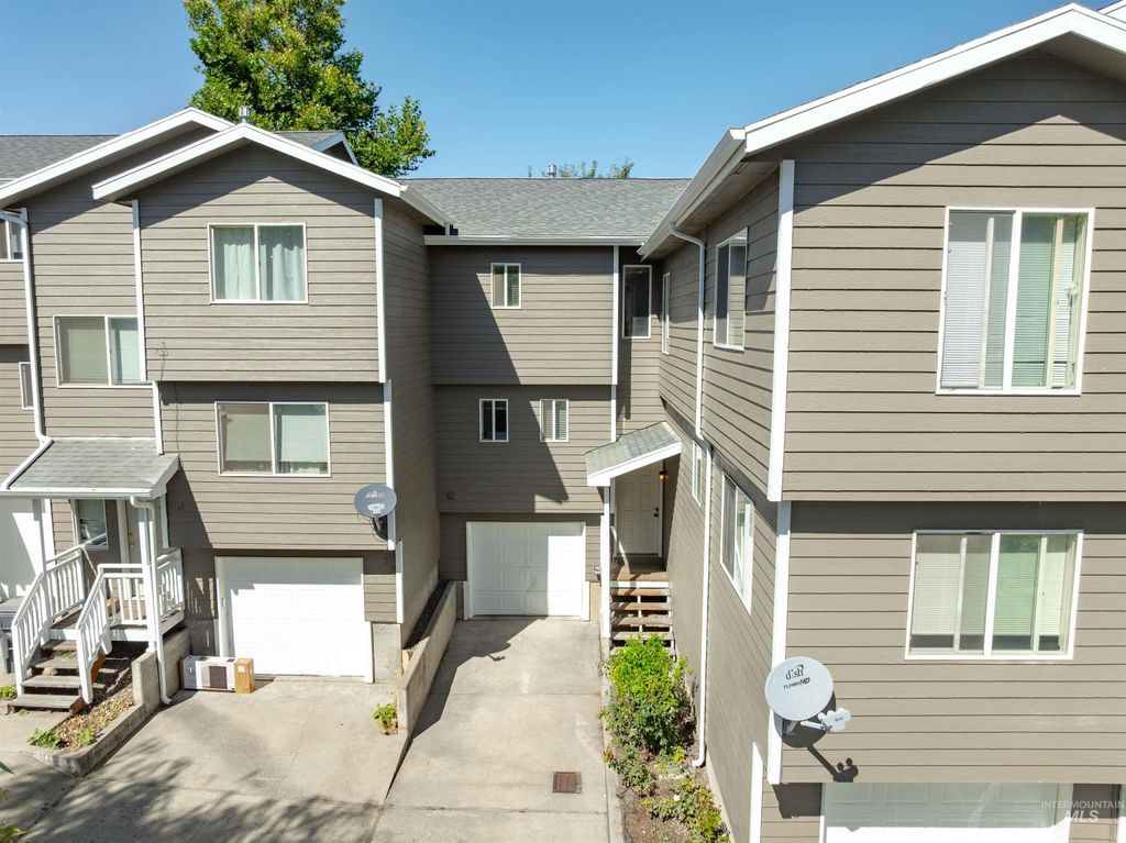 Photo of 562 Deer Meadow Ct #2, Moscow, ID 83843 (MLS # 98959690)