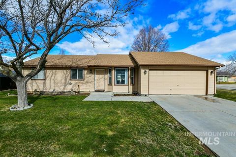 Photo of 1770 E Oakcrest Dr, Meridian, ID 83642 (MLS # 98975054)
