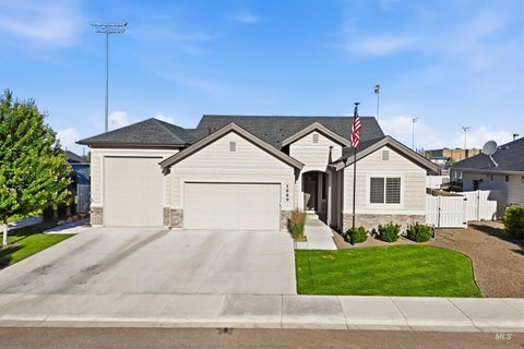 Photo of 1669 Loch Ness Ave, Middleton, ID 83644 (MLS # 98988924)