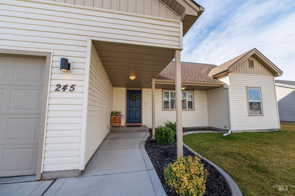 Photo of 245 Yellow Rose Ave, Twin Falls, ID 83301 (MLS # 98977651)