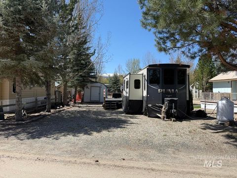 Photo of 8 P Street, Cascade, ID 83611 (MLS # 98985904)