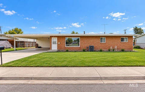 Photo of 801 Thompson Avenue, Nyssa, OR 97913 (MLS # 98992926)