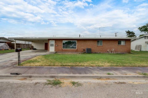 Photo of 801 Thompson Avenue, Nyssa, OR 97913 (MLS # 98992926)