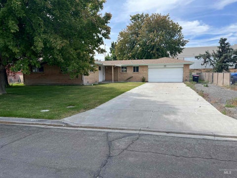 Photo of 1340 Lawndale DR, Twin Falls, ID 83301 (MLS # 98988691)