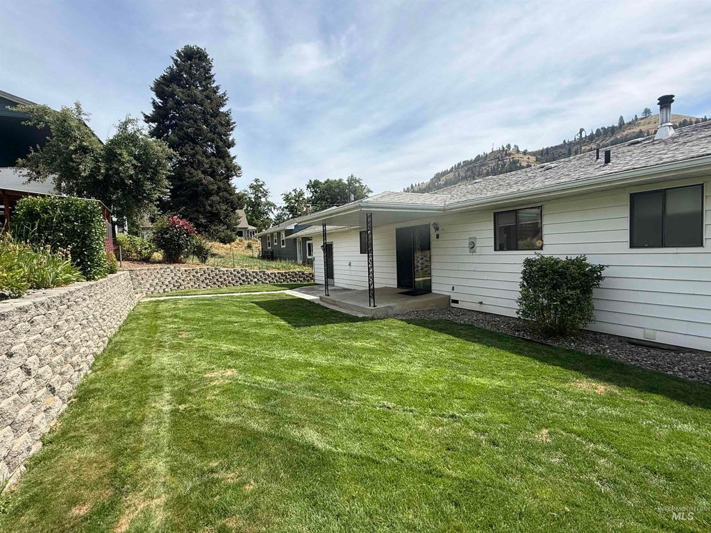 Photo of 207 State Street, Juliaetta, ID 83535 (MLS # 98952096)