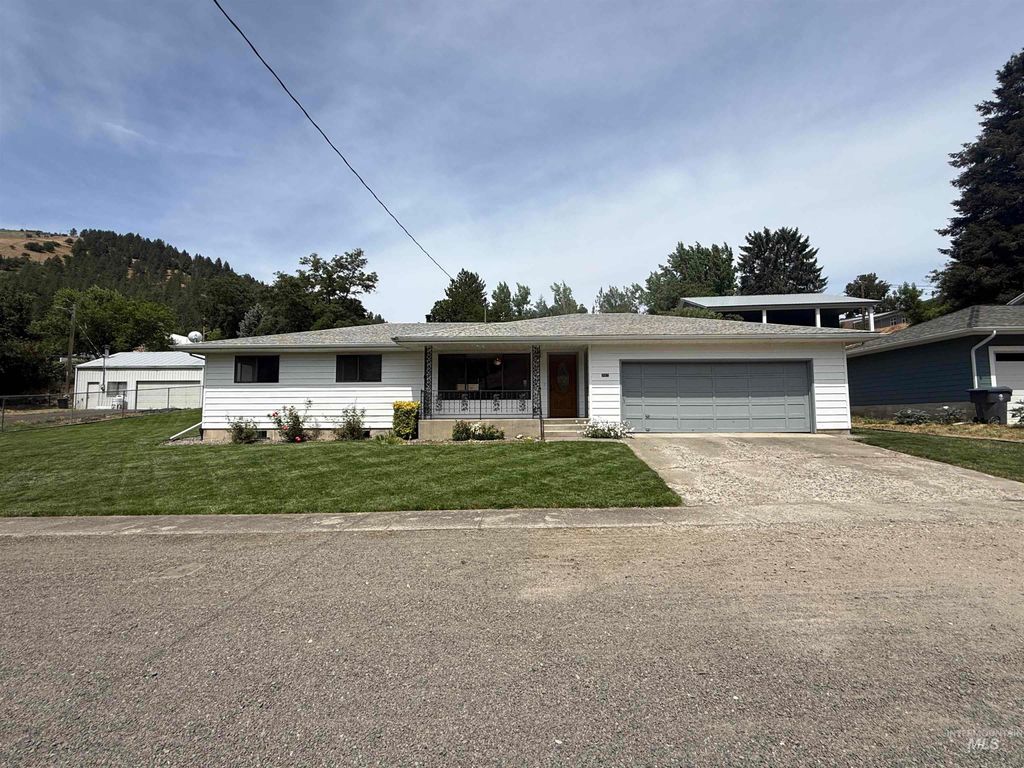 Photo of 207 State Street, Juliaetta, ID 83535 (MLS # 98952096)