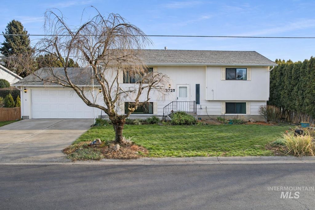 Photo of 3727 17th Street, Lewiston, ID 83501 (MLS # 98971493)