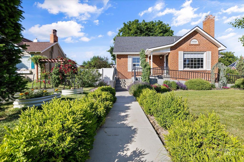 Photo of 1008 Fillmore St, Caldwell, ID 83605 (MLS # 98971499)