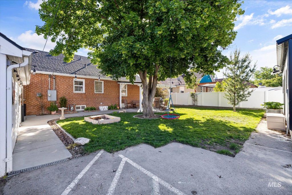 Photo of 1008 Fillmore St, Caldwell, ID 83605 (MLS # 98971499)