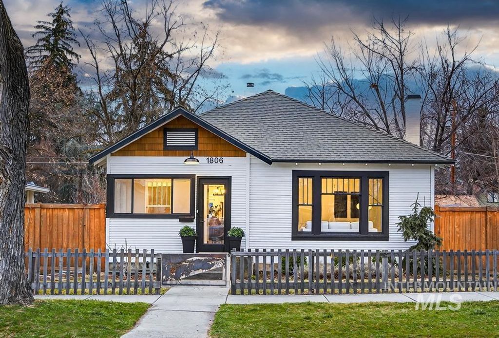 Photo of 1806 W Washington St, Boise, ID 83702 (MLS # 98972409)