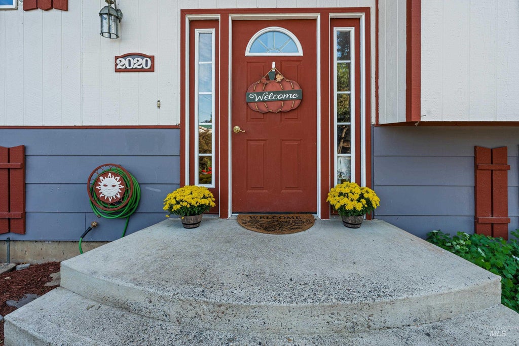 Photo of 2020 Powers Ave, Lewiston, ID 83501 (MLS # 99000095)