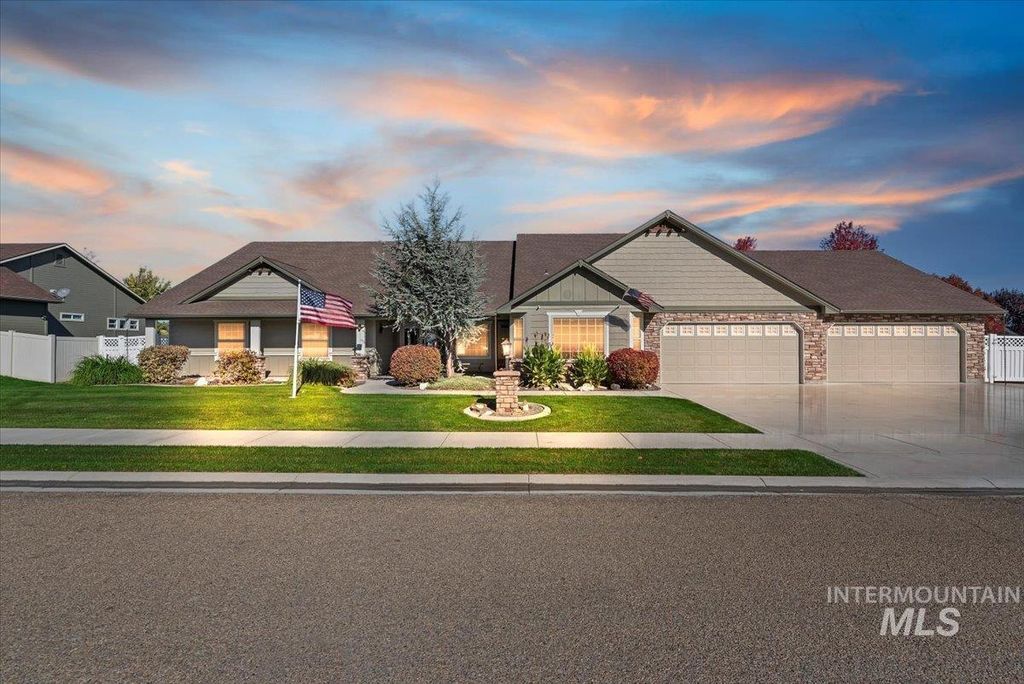Photo of 617 Birch Falls, Caldwell, ID 83605 (MLS # 98965372)