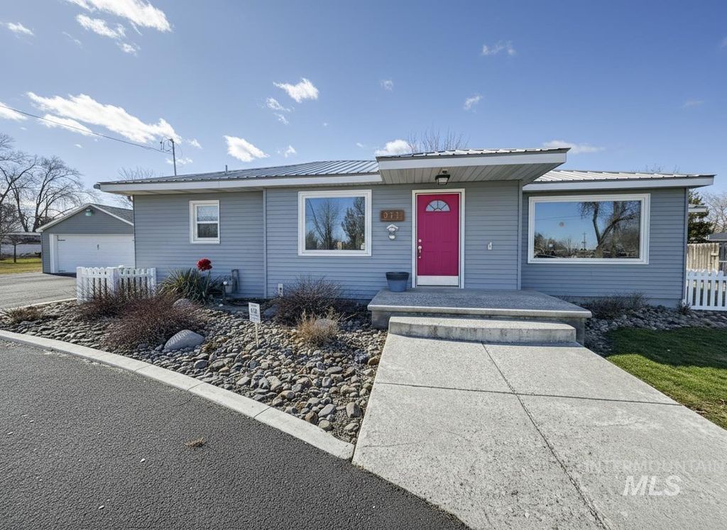 Photo of 311 Falls Avenue West Ave, Twin Falls, ID 83301 (MLS # 98972893)