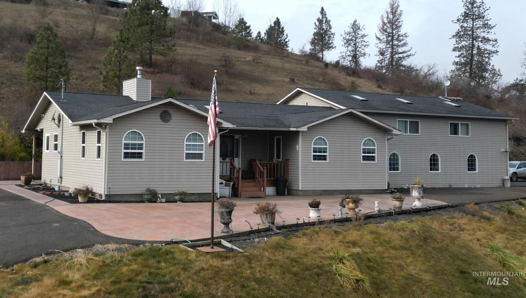 Photo of 811 Crest Dr, Kamiah, ID 83536 (MLS # 98973580)