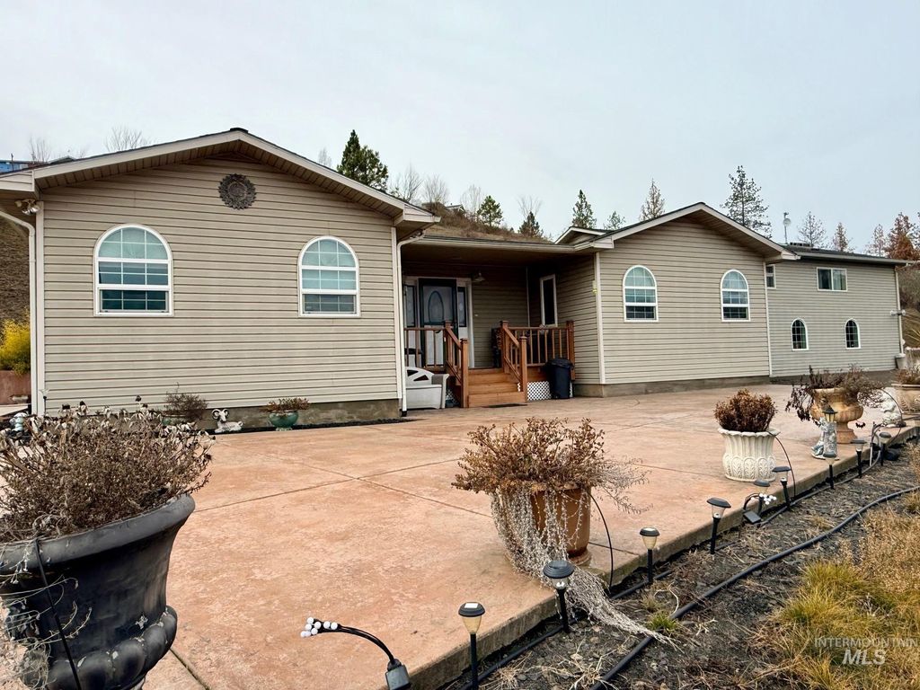 Photo of 811 Crest Dr, Kamiah, ID 83536 (MLS # 98973580)