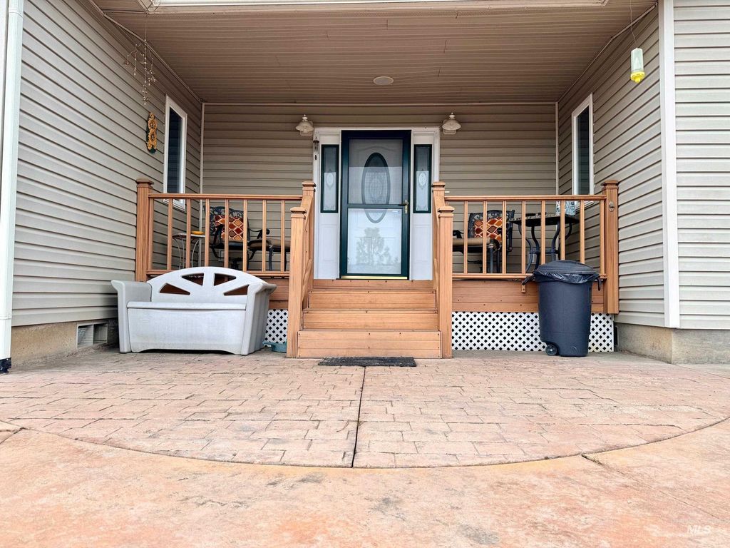 Photo of 811 Crest Dr, Kamiah, ID 83536 (MLS # 98973580)