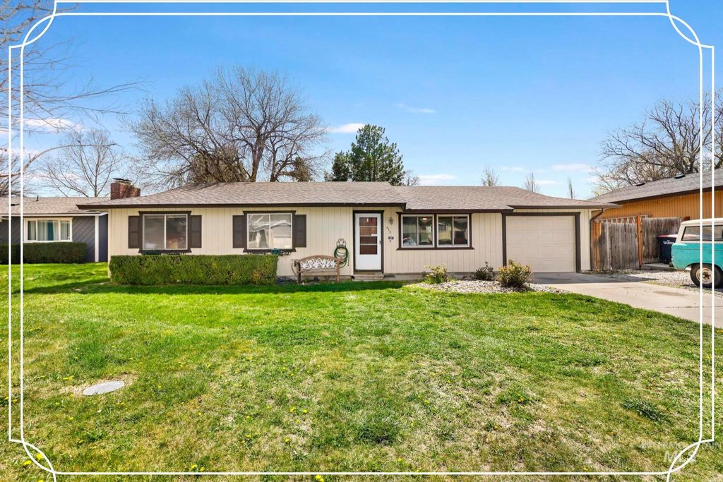 Photo of 433 Ridgeway Dr, Twin Falls, ID 83301 (MLS # 98981441)