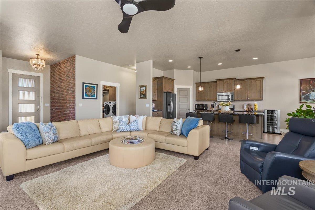 1058 E Radiant Ridge Dr.