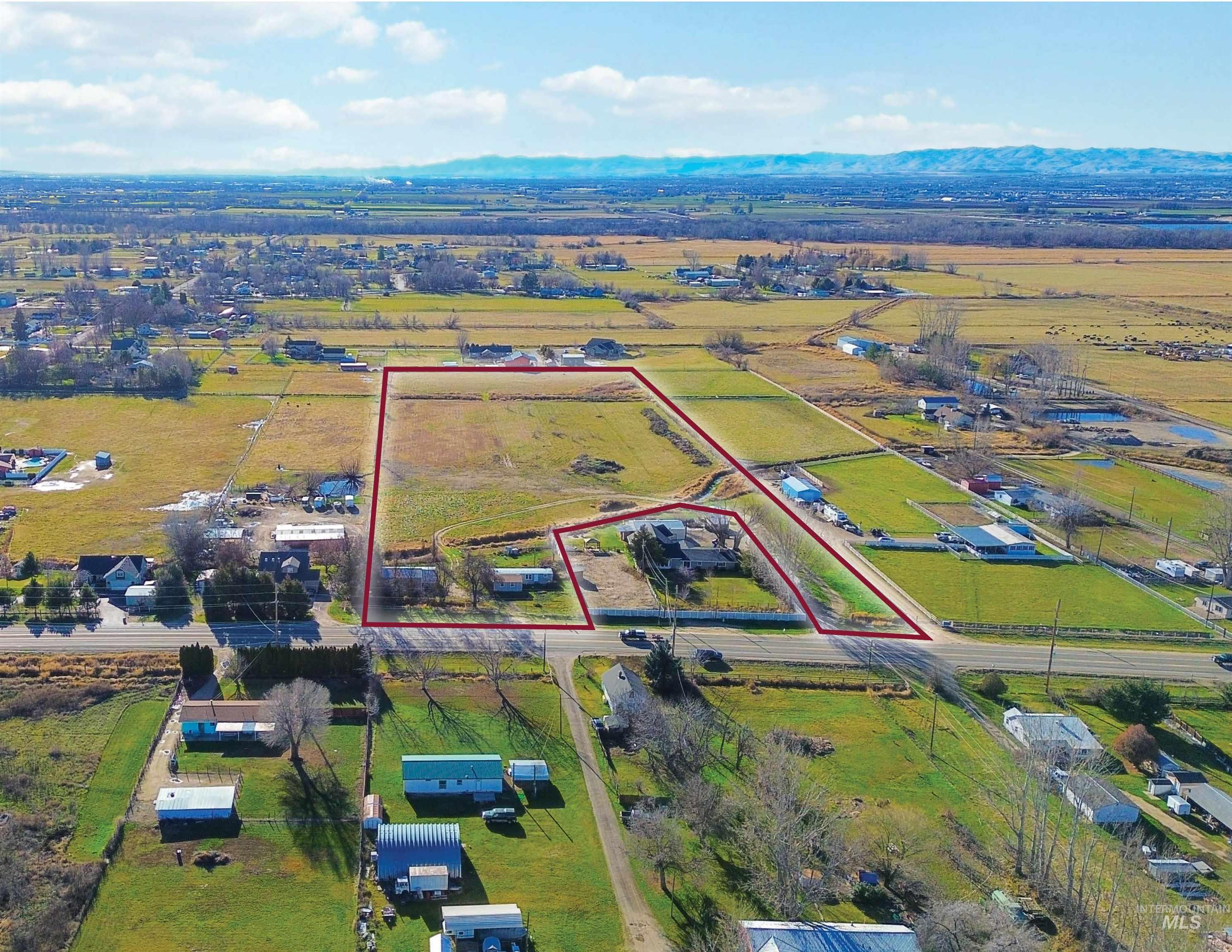 Aerial view of sparsely populated area featuring property parcel outlined
