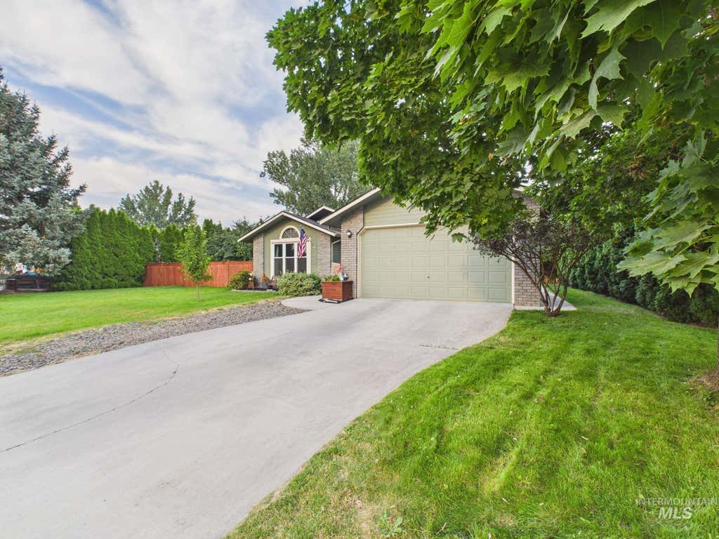 Photo of 2171 Bonnie Dr, Payette, ID 83661 (MLS # 98996591)