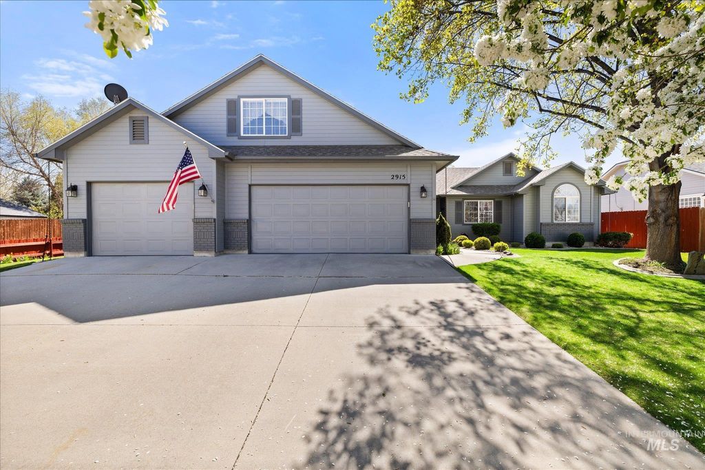 Photo of 2915 E Green Canyon Dr, Meridian, ID 83642 (MLS # 98981169)