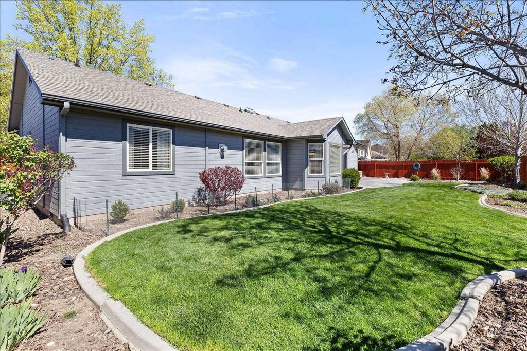 Photo of 2915 E Green Canyon Dr, Meridian, ID 83642 (MLS # 98981169)