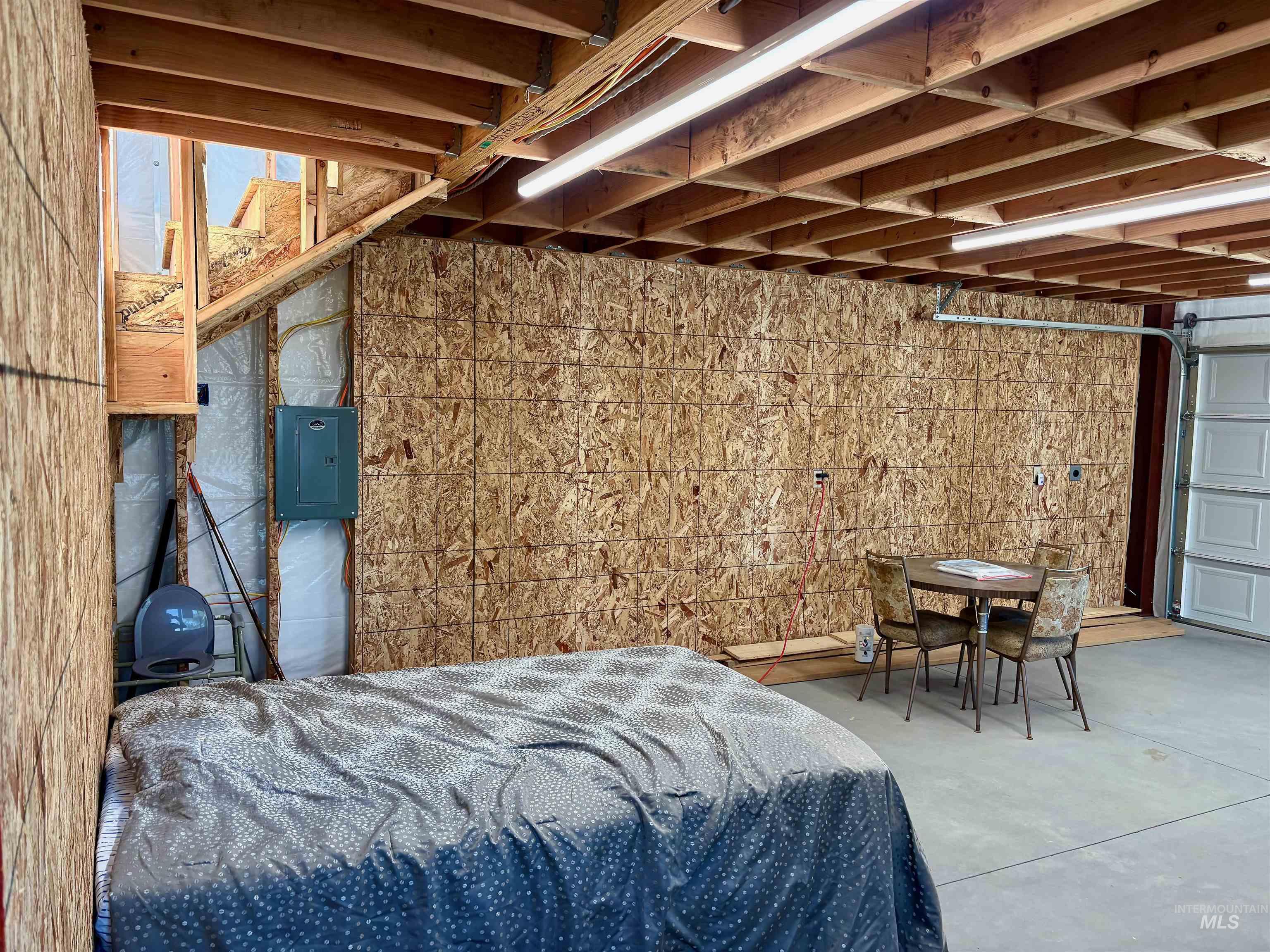 Water line plumbed in, washer/dryer hookup