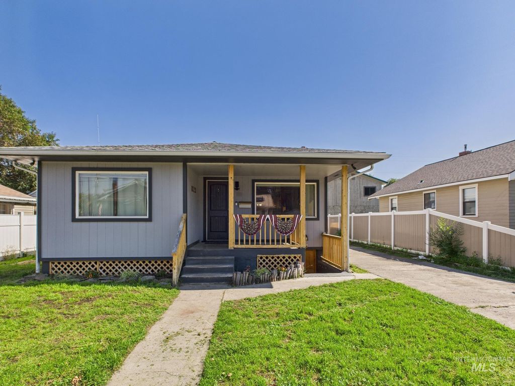 Photo of 705 12th Street, Clarkston, WA 99403 (MLS # 98961933)