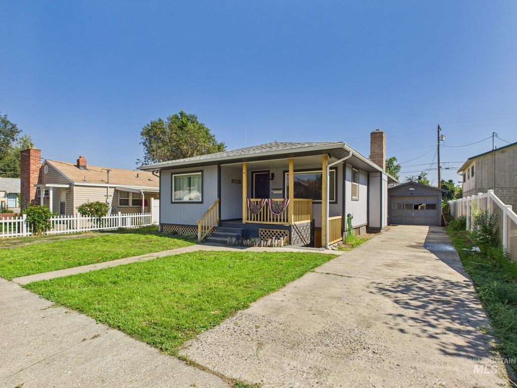 Photo of 705 12th Street, Clarkston, WA 99403 (MLS # 98961933)