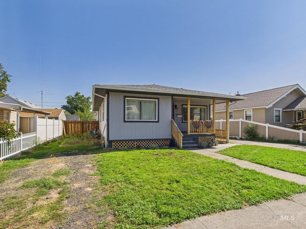 Photo of 705 12th Street, Clarkston, WA 99403 (MLS # 98961933)