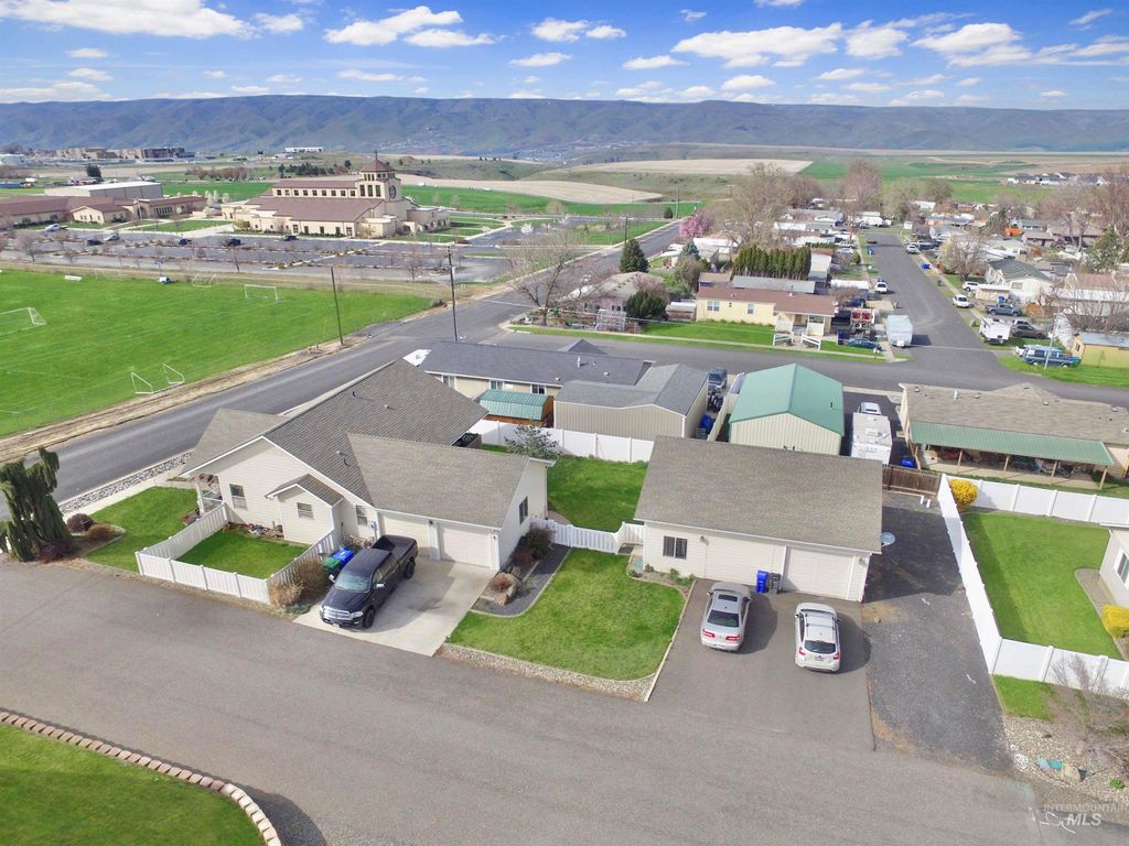 Photo of 3401 14th St, Lewiston, ID 83501 (MLS # 98980035)