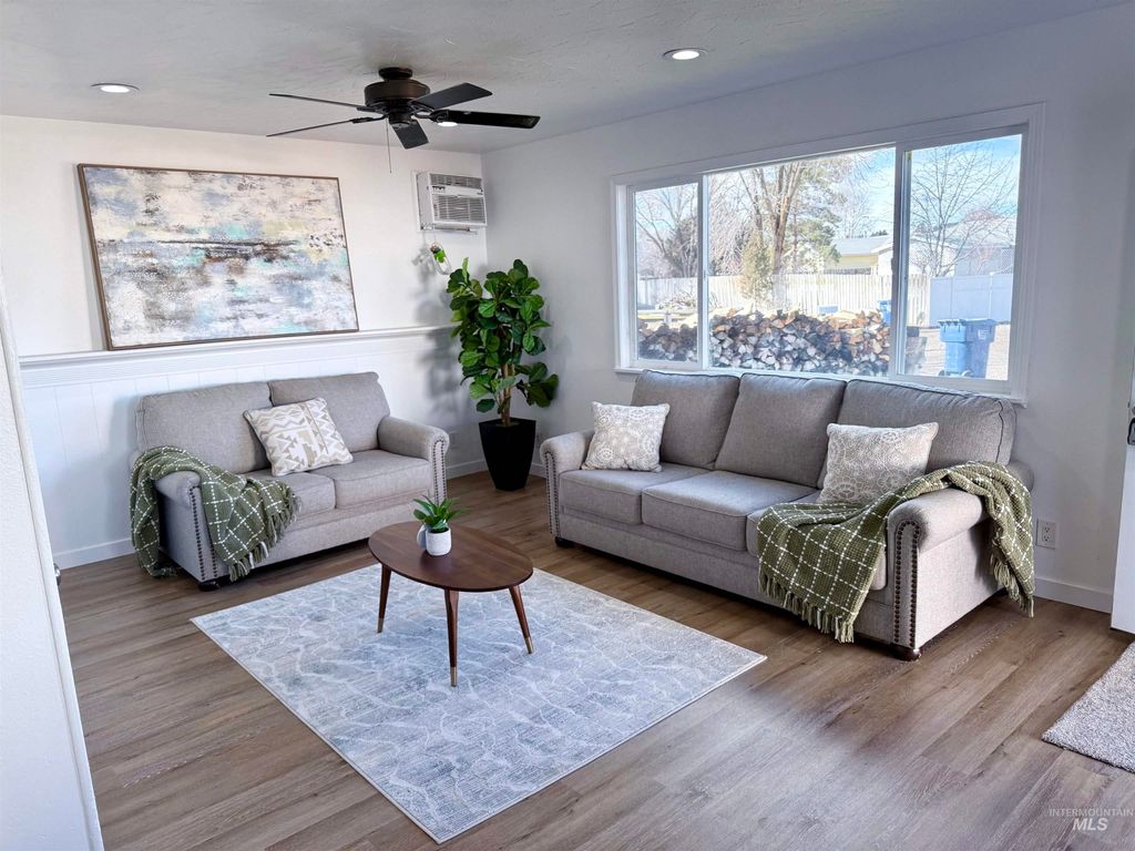 Photo of 706 Sharron Ct, Rupert, ID 83350 (MLS # 98971120)