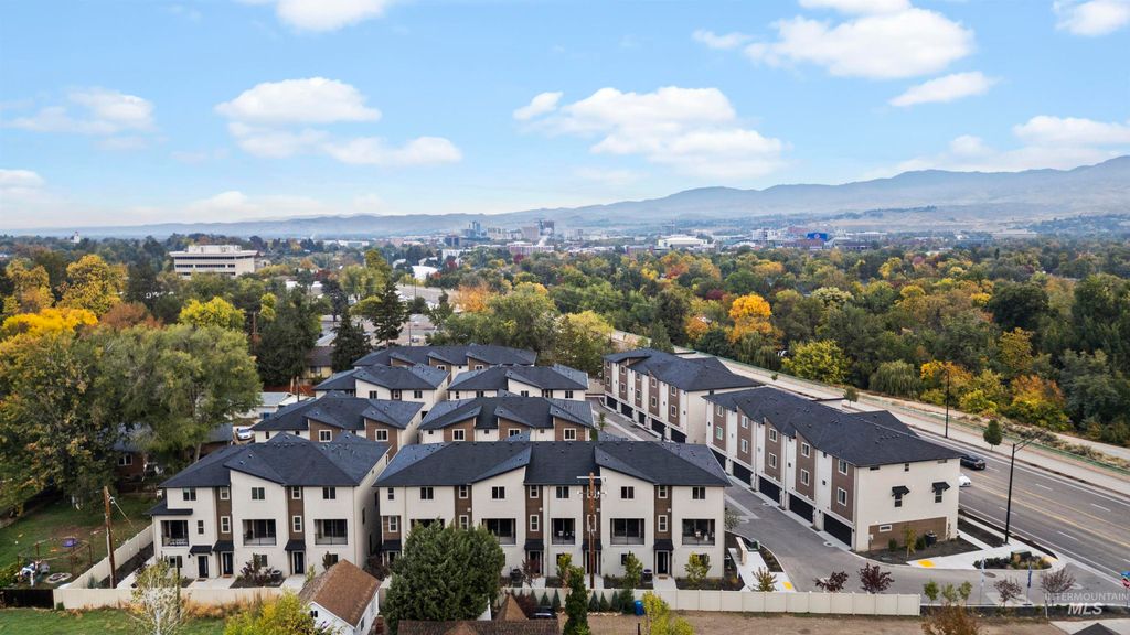 Photo of 1705 S Rock View Ln, Boise, ID 83705 (MLS # 98972311)